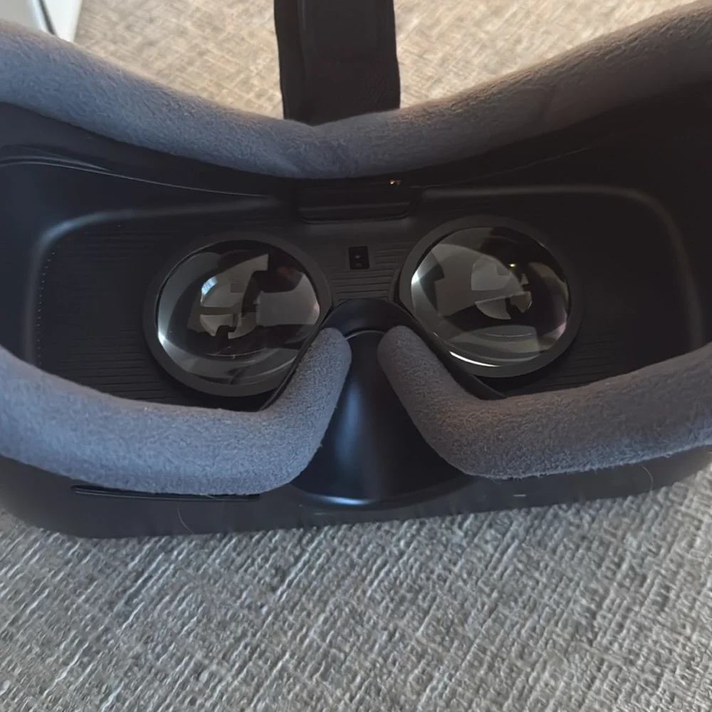 Samsung Gear VR headset - powered by Oculus